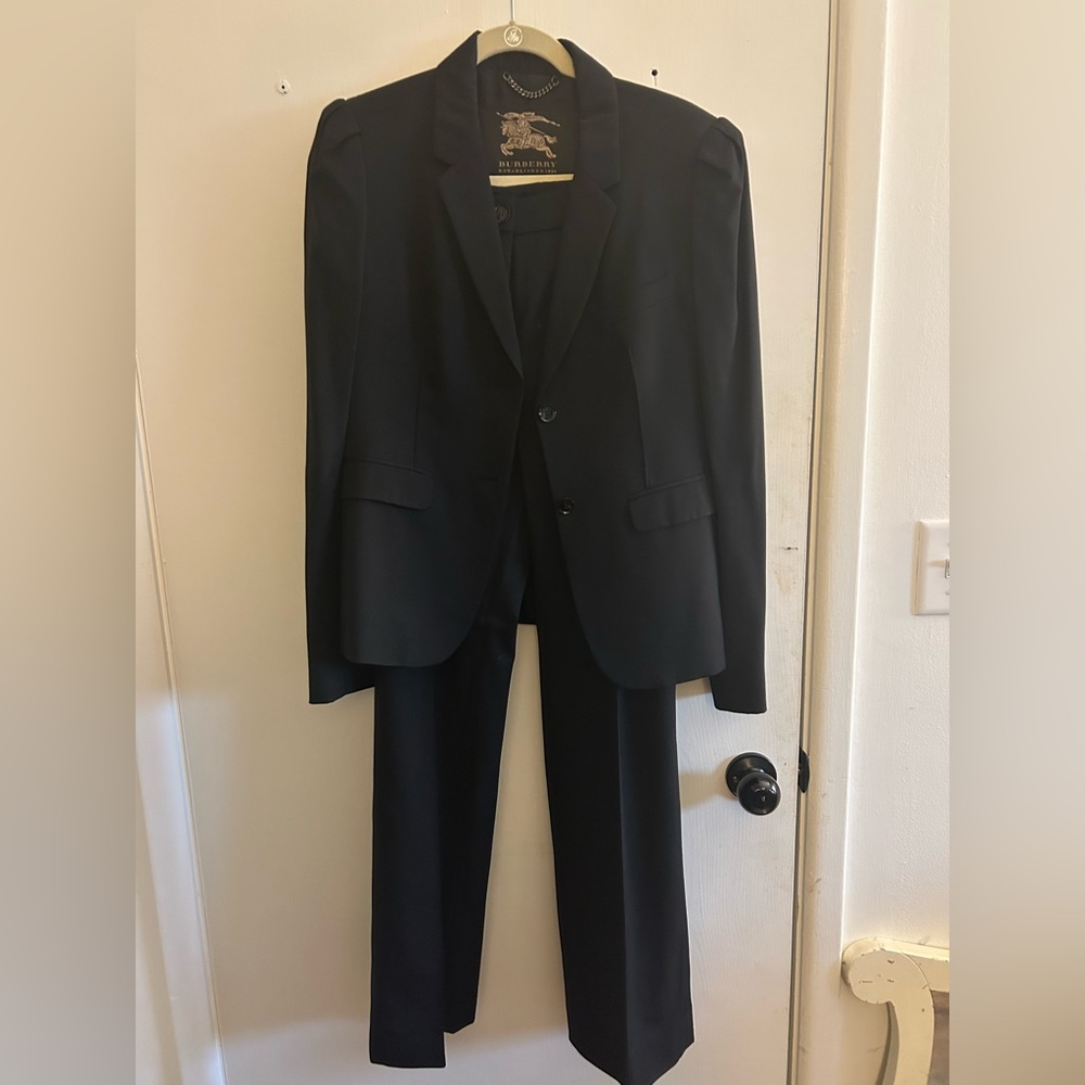 LIKE NEW! Burberry women’s pant suit-black- size 44 IT / 10 US- made in Italy